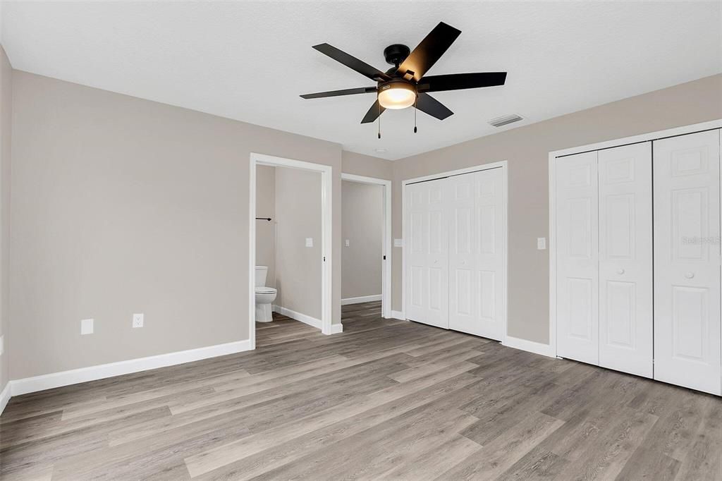 Active With Contract: $249,900 (2 beds, 2 baths, 1068 Square Feet)