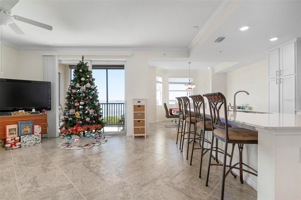 For Sale: $399,500 (2 beds, 2 baths, 1151 Square Feet)