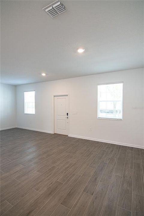 Active With Contract: $2,200 (3 beds, 2 baths, 1615 Square Feet)