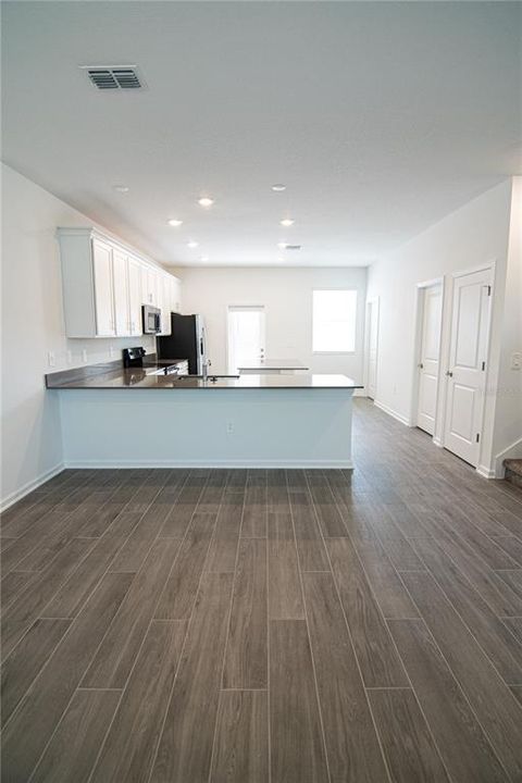 Active With Contract: $2,200 (3 beds, 2 baths, 1615 Square Feet)