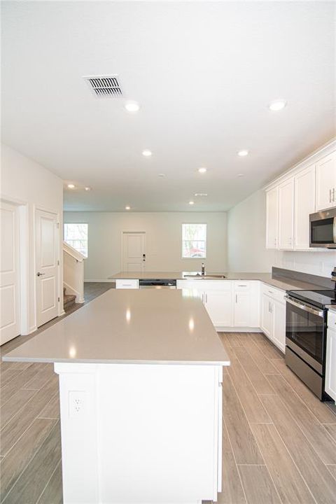 Active With Contract: $2,200 (3 beds, 2 baths, 1615 Square Feet)