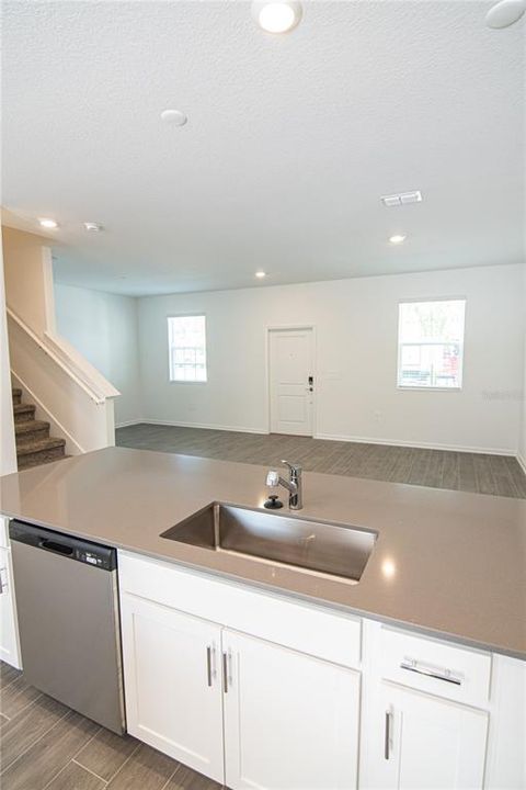Active With Contract: $2,200 (3 beds, 2 baths, 1615 Square Feet)