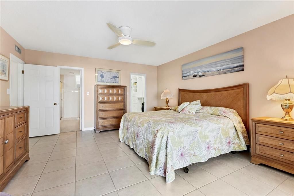 For Sale: $598,500 (2 beds, 2 baths, 1342 Square Feet)