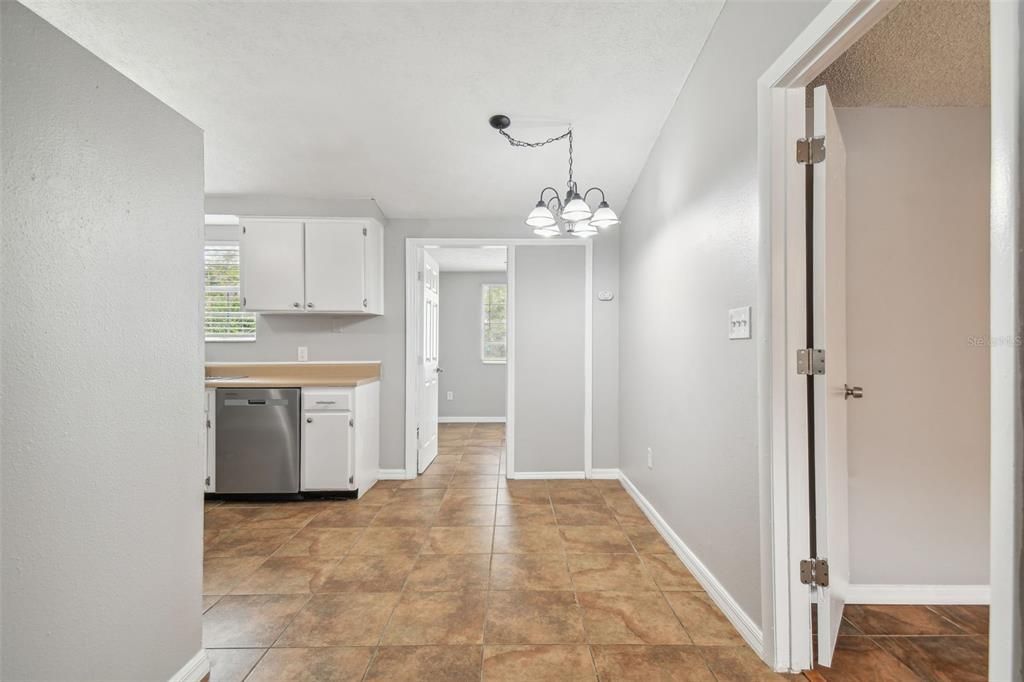 Eat in Kitchen Area - Breakfast Nook