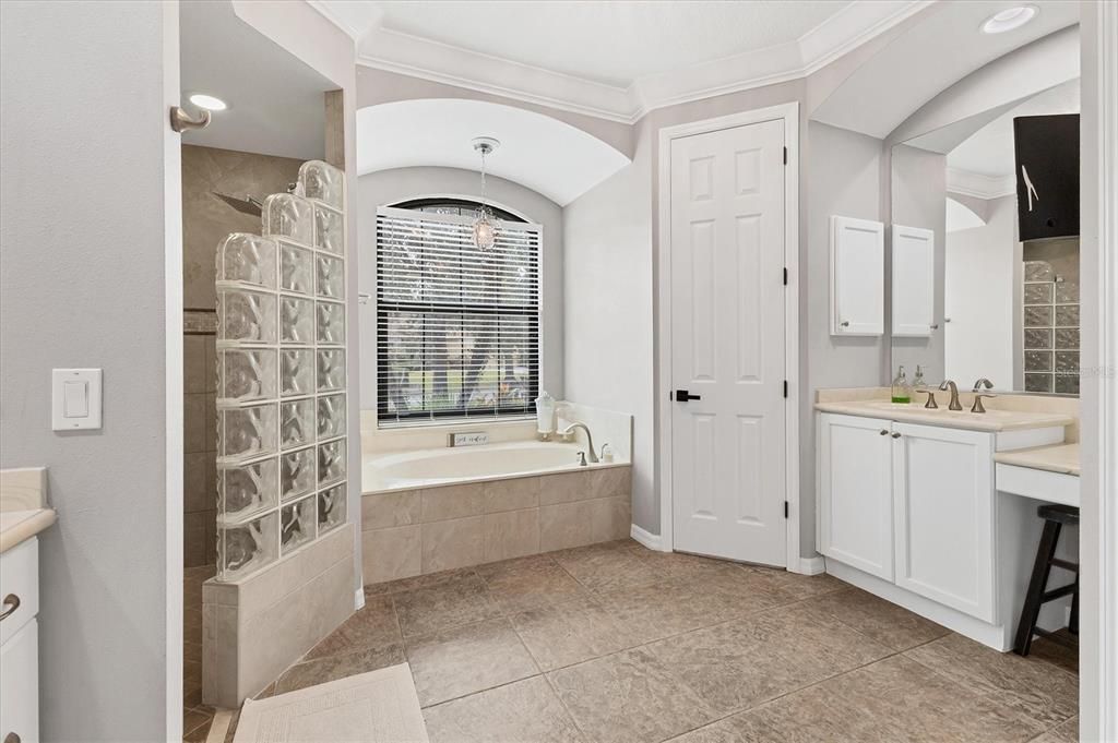 Owner's bath with soaking tub