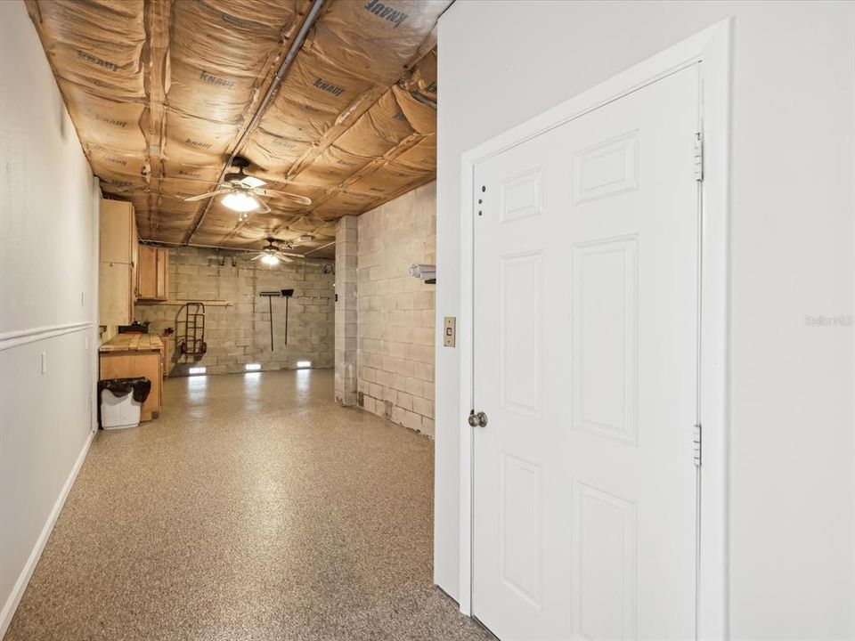 Elevator and Storage area between both sides of the garage