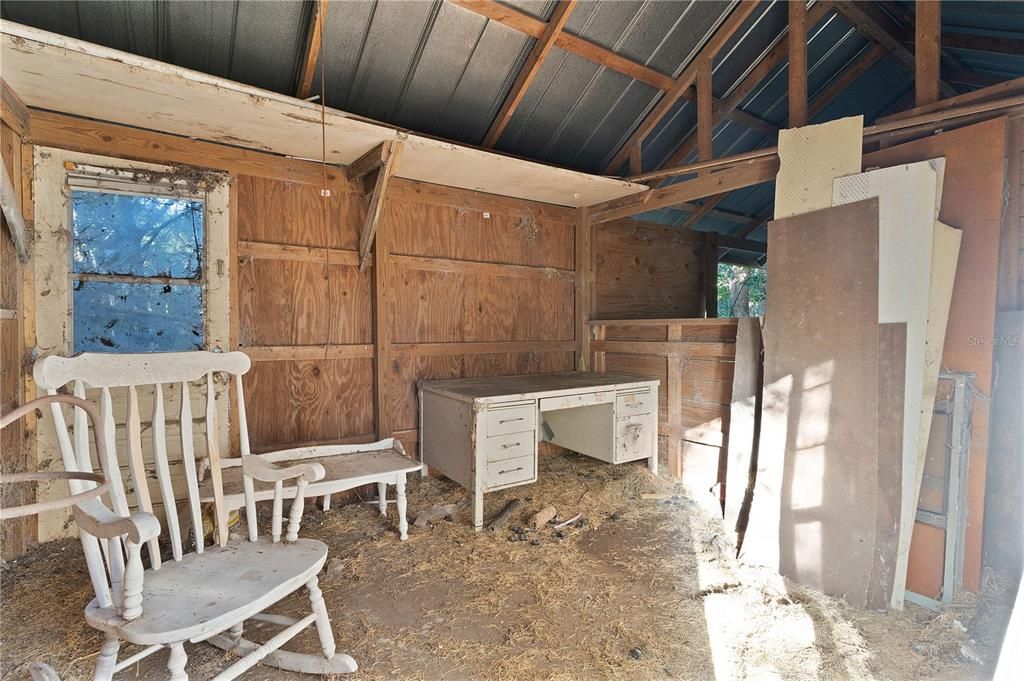 Barn: 2 stalls and tack room