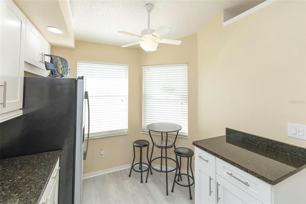 For Sale: $249,900 (2 beds, 2 baths, 932 Square Feet)