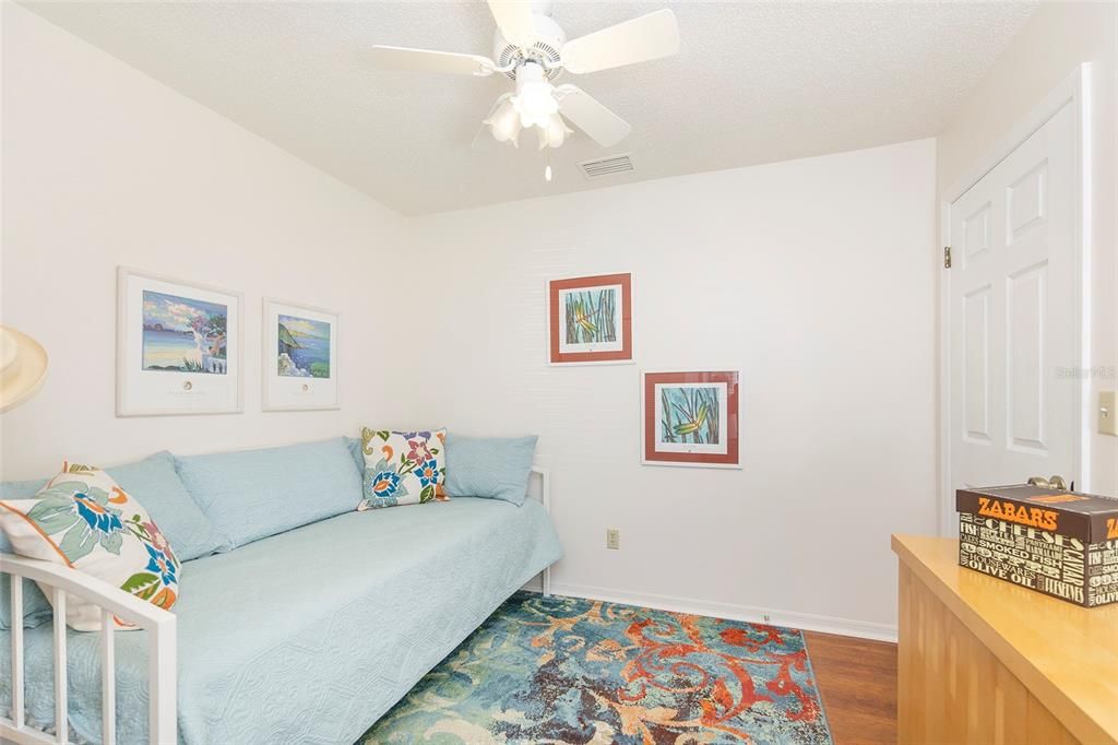 For Sale: $249,900 (2 beds, 2 baths, 932 Square Feet)