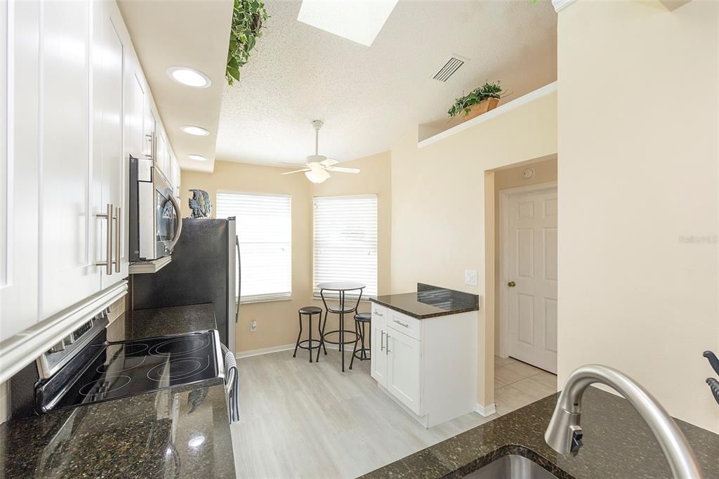 For Sale: $249,900 (2 beds, 2 baths, 932 Square Feet)