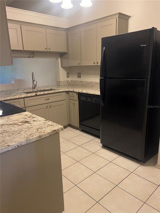 For Rent: $2,300 (3 beds, 2 baths, 1287 Square Feet)