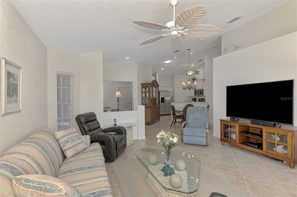 For Sale: $299,700 (3 beds, 2 baths, 1477 Square Feet)