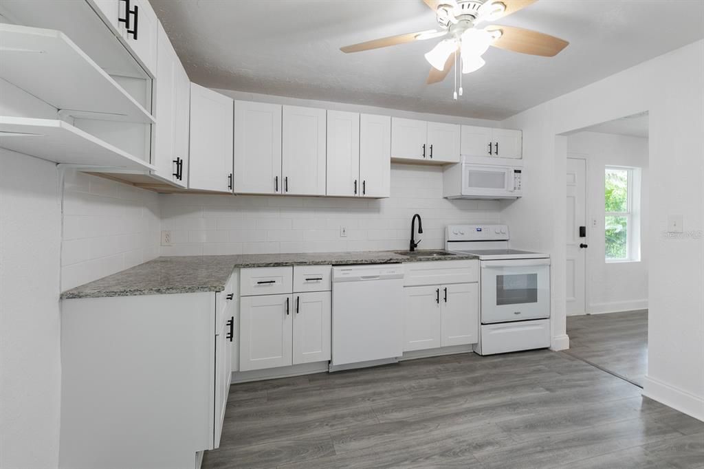 For Sale: $218,800 (3 beds, 2 baths, 1255 Square Feet)