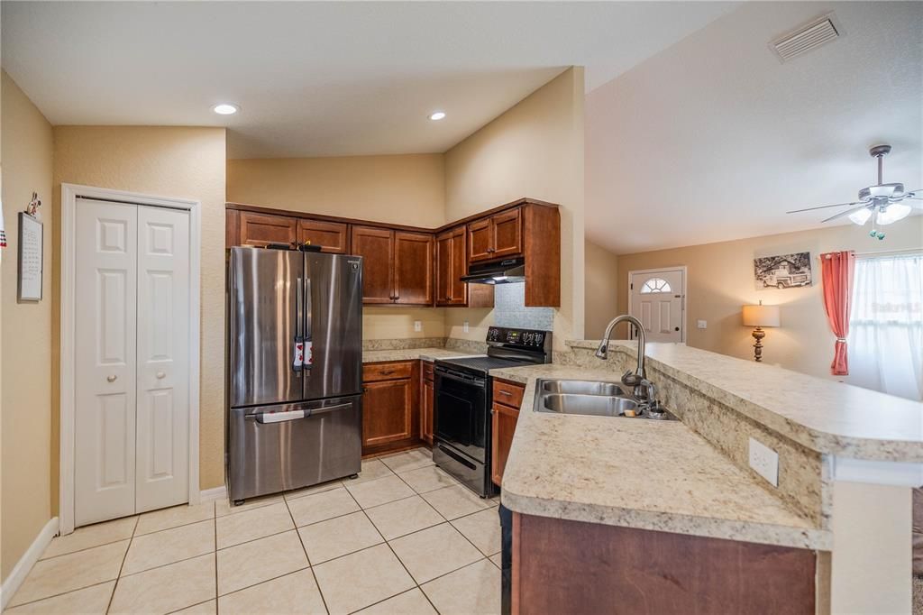 For Sale: $239,000 (3 beds, 2 baths, 1226 Square Feet)