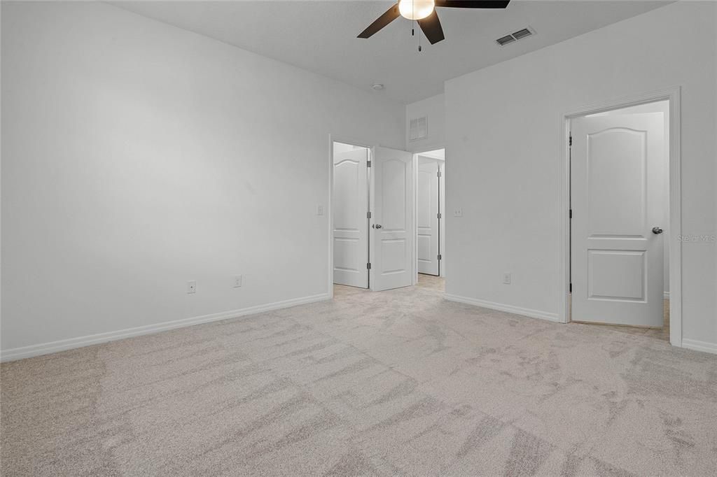 First flr master bedroom with walk in closet, new carpeting, new ceiling fan!