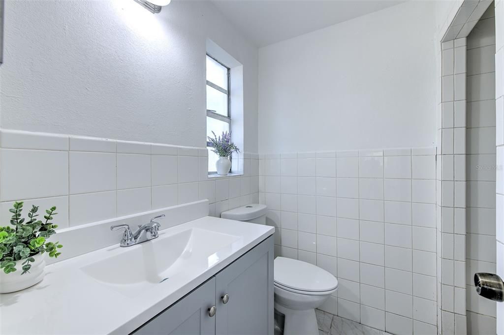 Ensuite Primary Bathroom