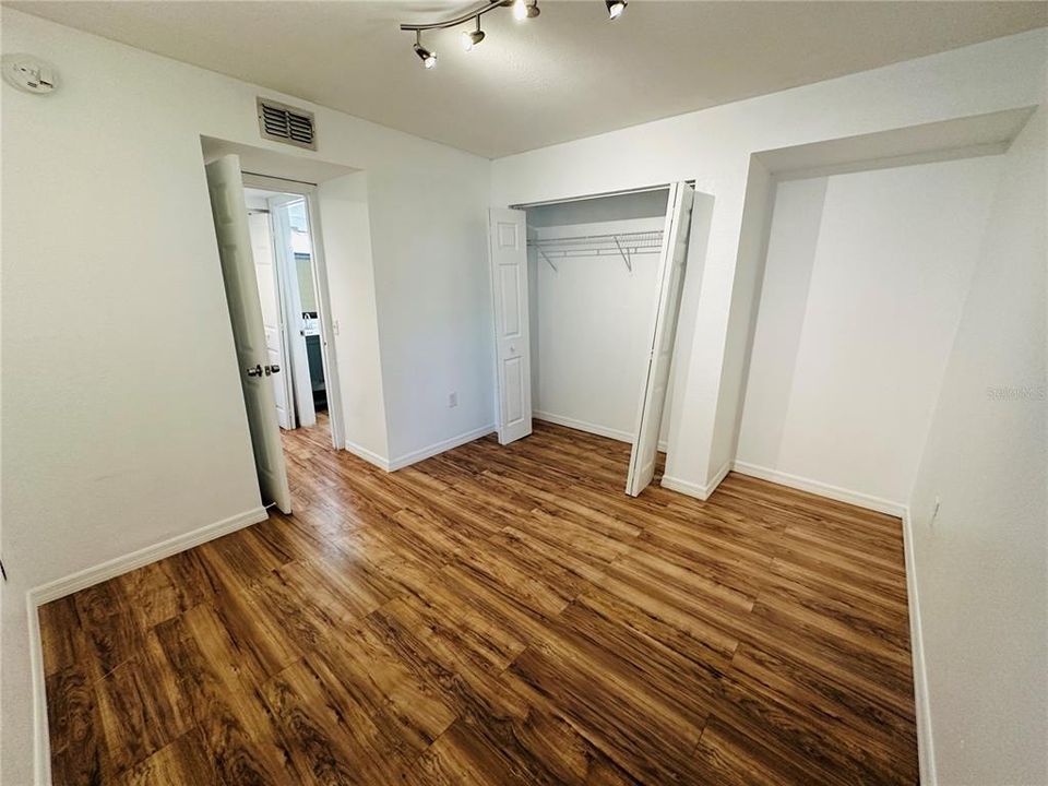 For Sale: $179,000 (2 beds, 2 baths, 1001 Square Feet)