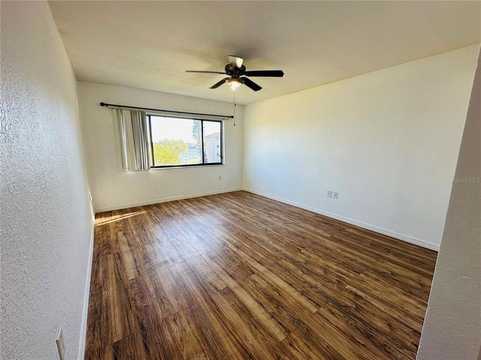 For Sale: $179,000 (2 beds, 2 baths, 1001 Square Feet)