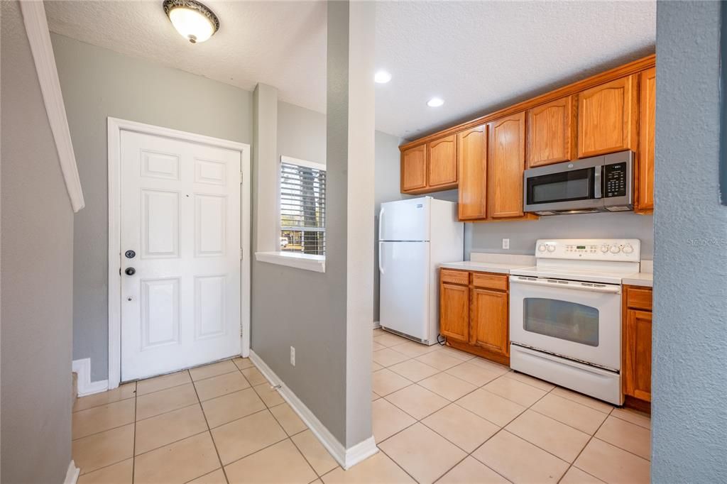 FOYER/KITCHEN.