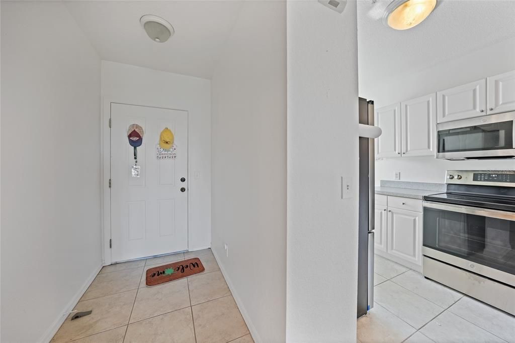 For Sale: $169,000 (2 beds, 2 baths, 996 Square Feet)