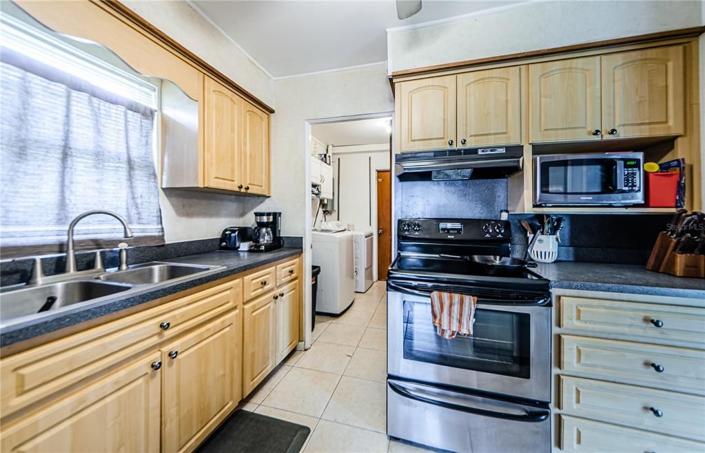 For Sale: $355,000 (3 beds, 2 baths, 1075 Square Feet)