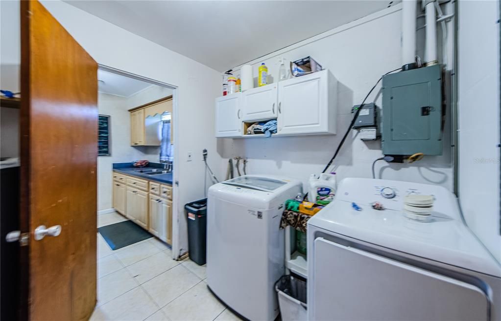 For Sale: $355,000 (3 beds, 2 baths, 1075 Square Feet)