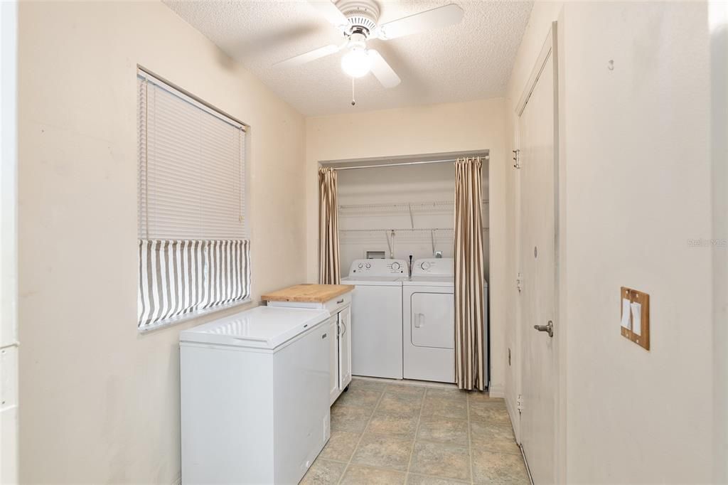 For Sale: $160,900 (2 beds, 2 baths, 1192 Square Feet)