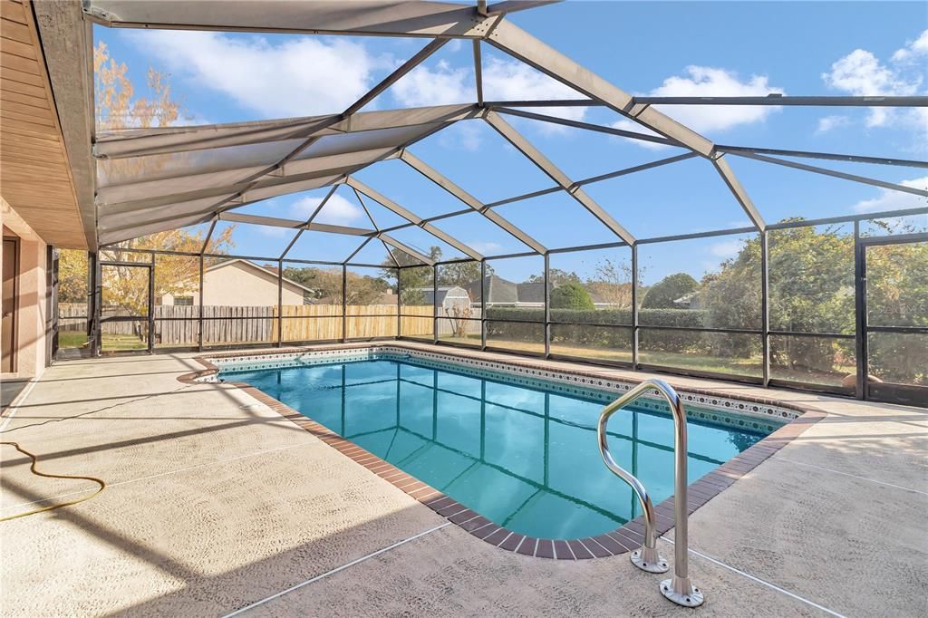 Screened pool enclosure