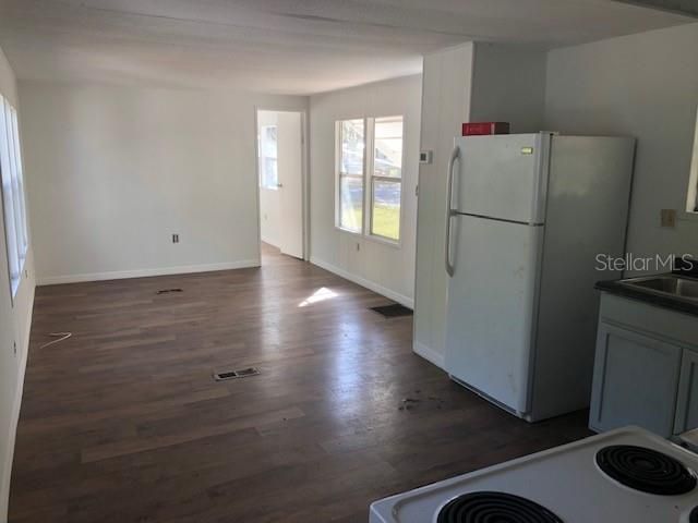 For Sale: $125,000 (2 beds, 2 baths, 672 Square Feet)