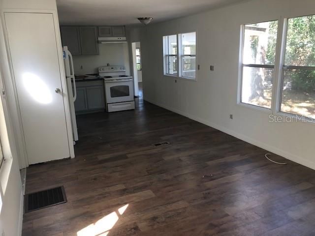 For Sale: $125,000 (2 beds, 2 baths, 672 Square Feet)