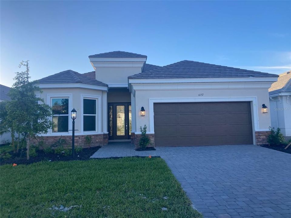Recently Sold: $861,466 (3 beds, 3 baths, 2275 Square Feet)