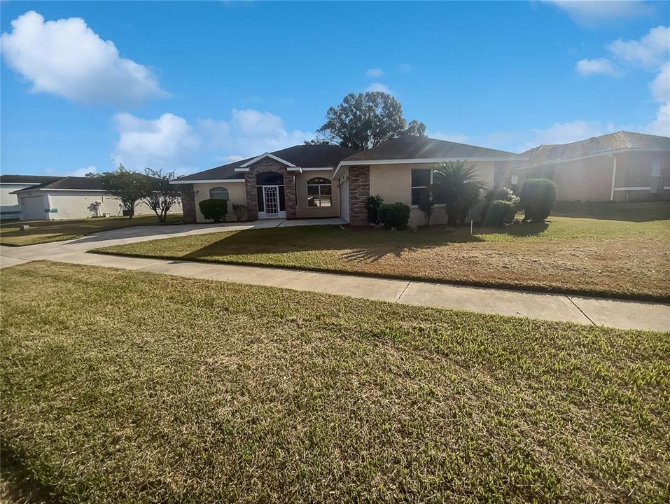 For Sale: $393,000 (3 beds, 2 baths, 2118 Square Feet)