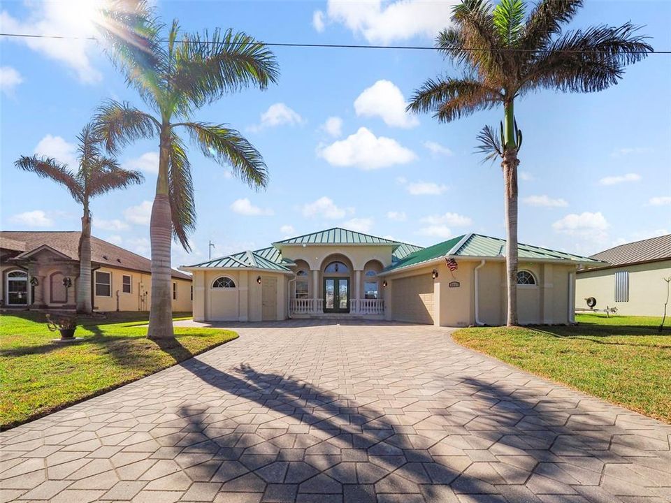 For Sale: $725,000 (3 beds, 2 baths, 1981 Square Feet)