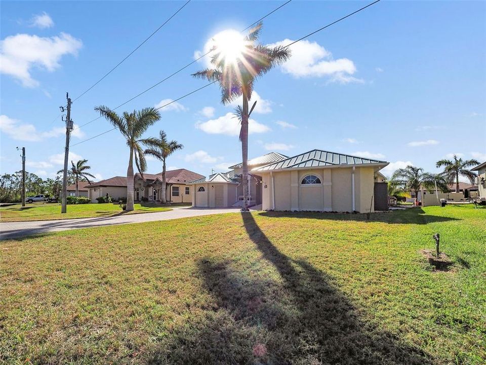 For Sale: $725,000 (3 beds, 2 baths, 1981 Square Feet)