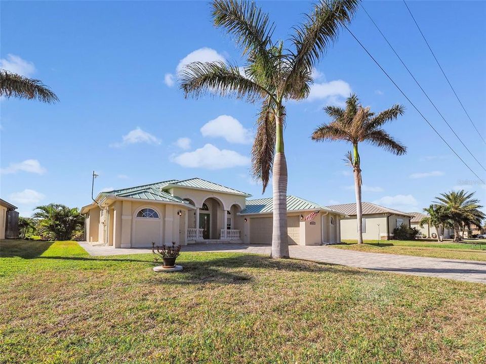 For Sale: $725,000 (3 beds, 2 baths, 1981 Square Feet)