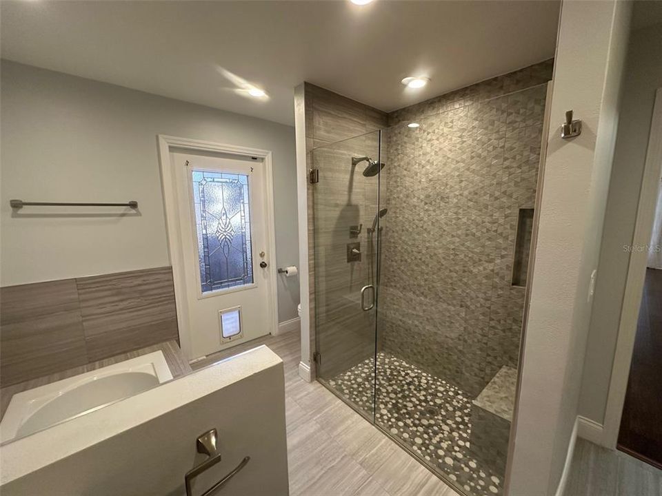 Tub & Shower of 1st Bathroom