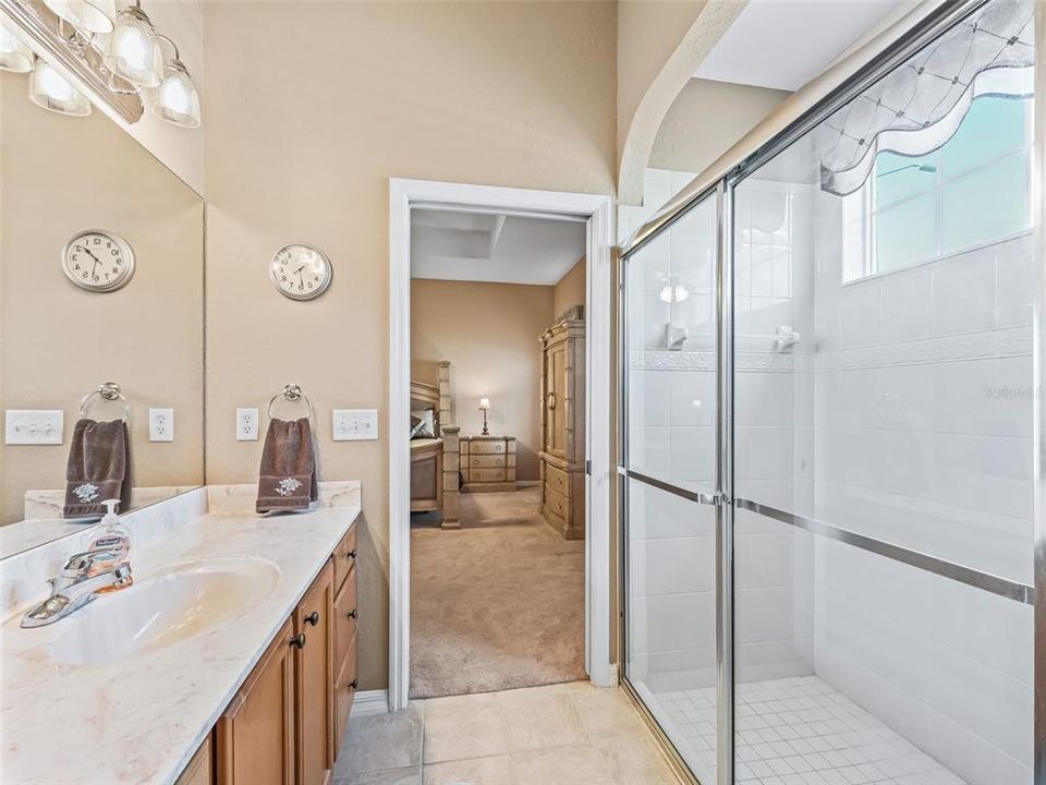 En suite w/Tiled walk in shower & nice size vanity