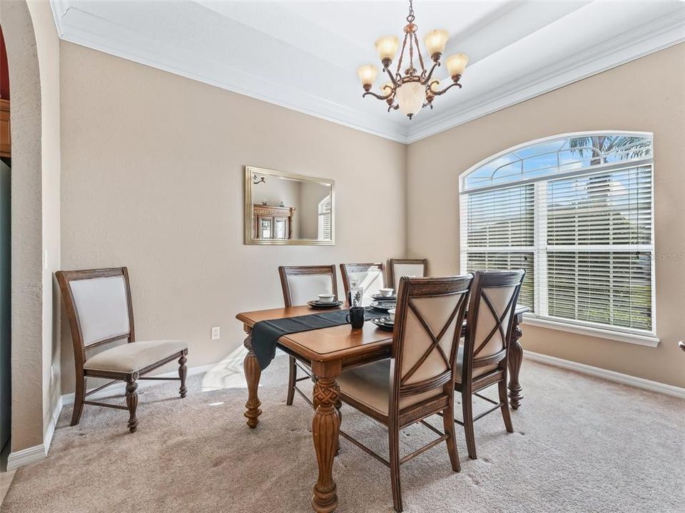 Dining rm w/Tray ceiling & Crown molding