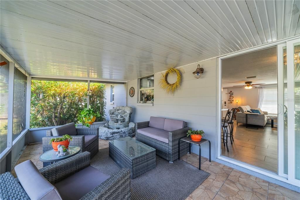 RELAXING SCREEN LANAI WITH TILE FLOORING AND FOUNTAIN IN THE CORNER INCLUDED