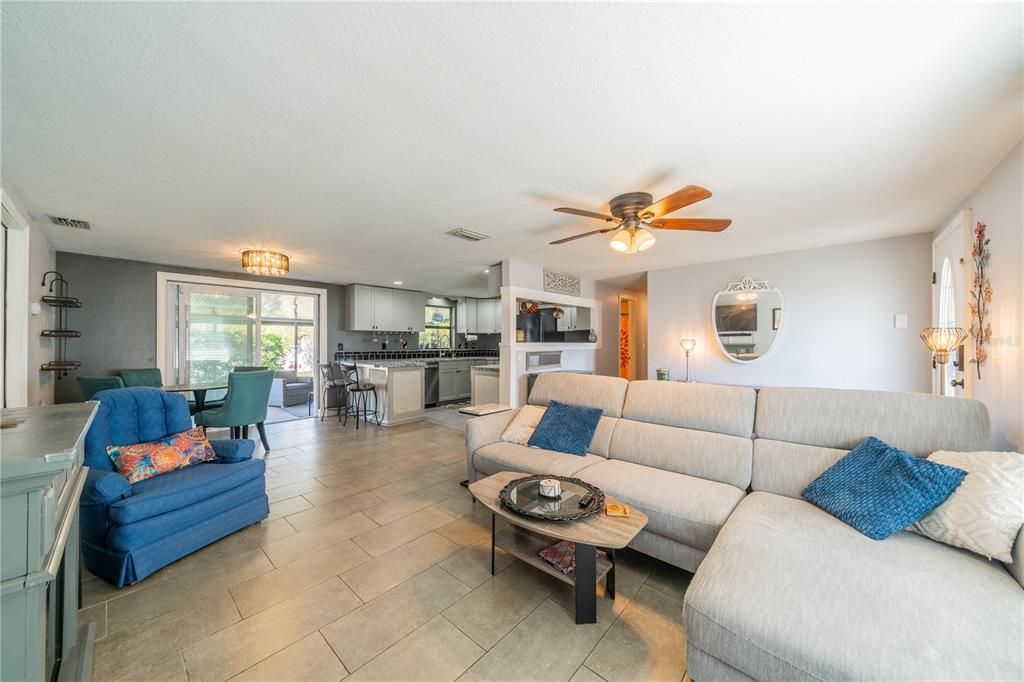 VIEW LOOKING INTO DINING AREA AND OPEN KITCHEN