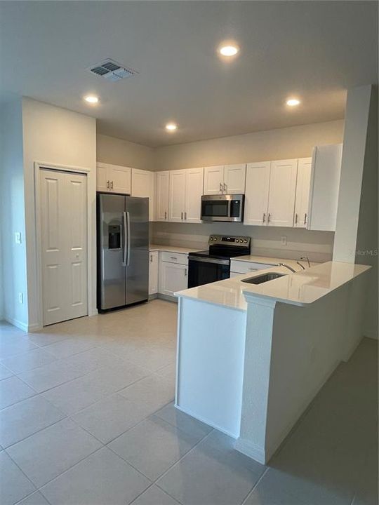 For Rent: $2,100 (3 beds, 2 baths, 1634 Square Feet)