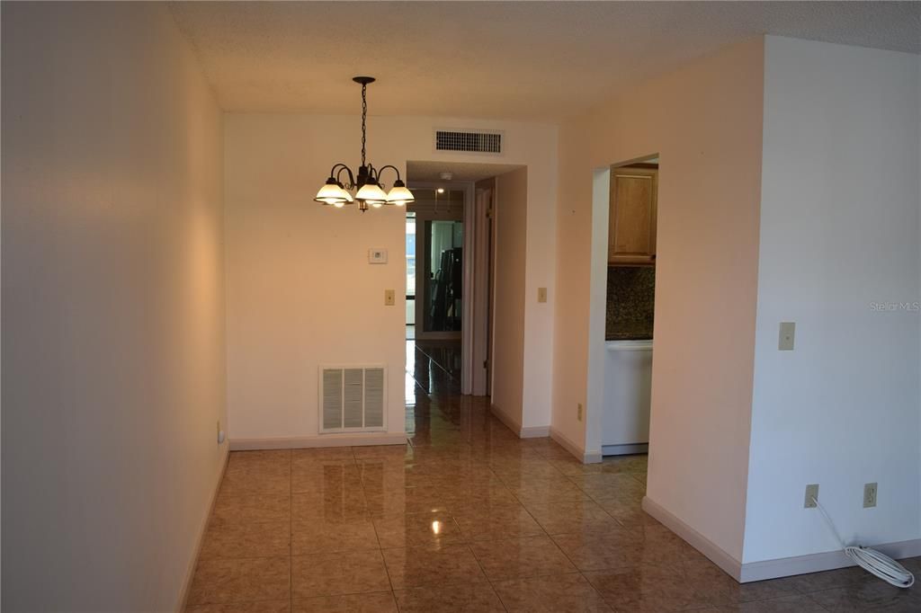 For Sale: $129,876 (1 beds, 1 baths, 593 Square Feet)