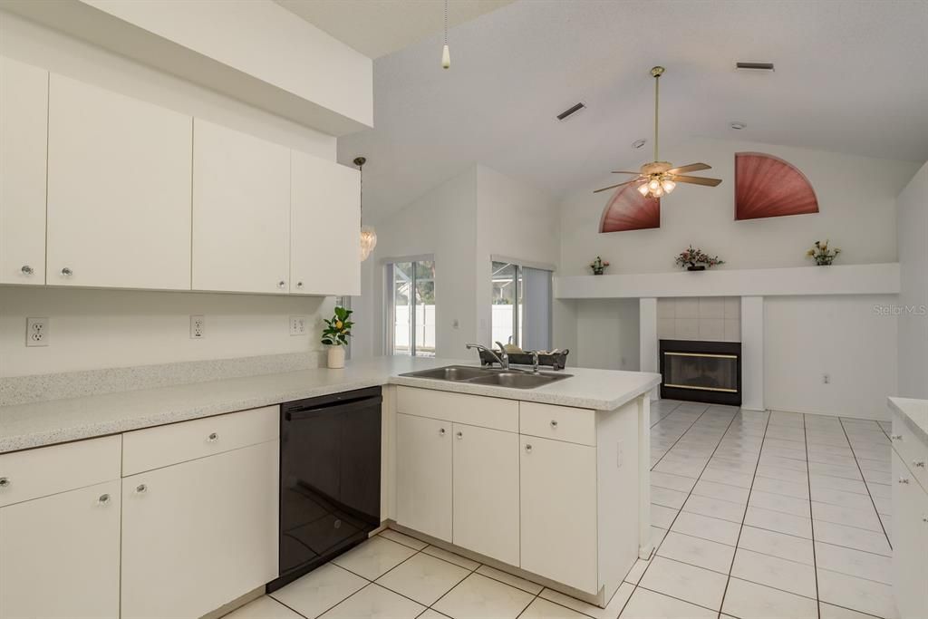 For Sale: $589,900 (4 beds, 2 baths, 1970 Square Feet)