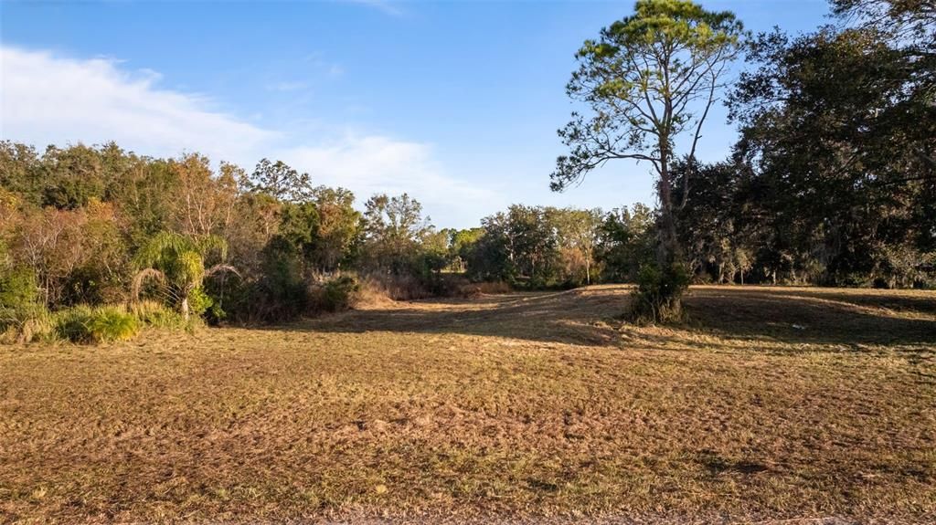 En Venta: $420,000 (1.21 acres)