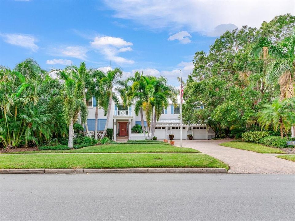 For Sale: $14,400,000 (4 beds, 3 baths, 6009 Square Feet)