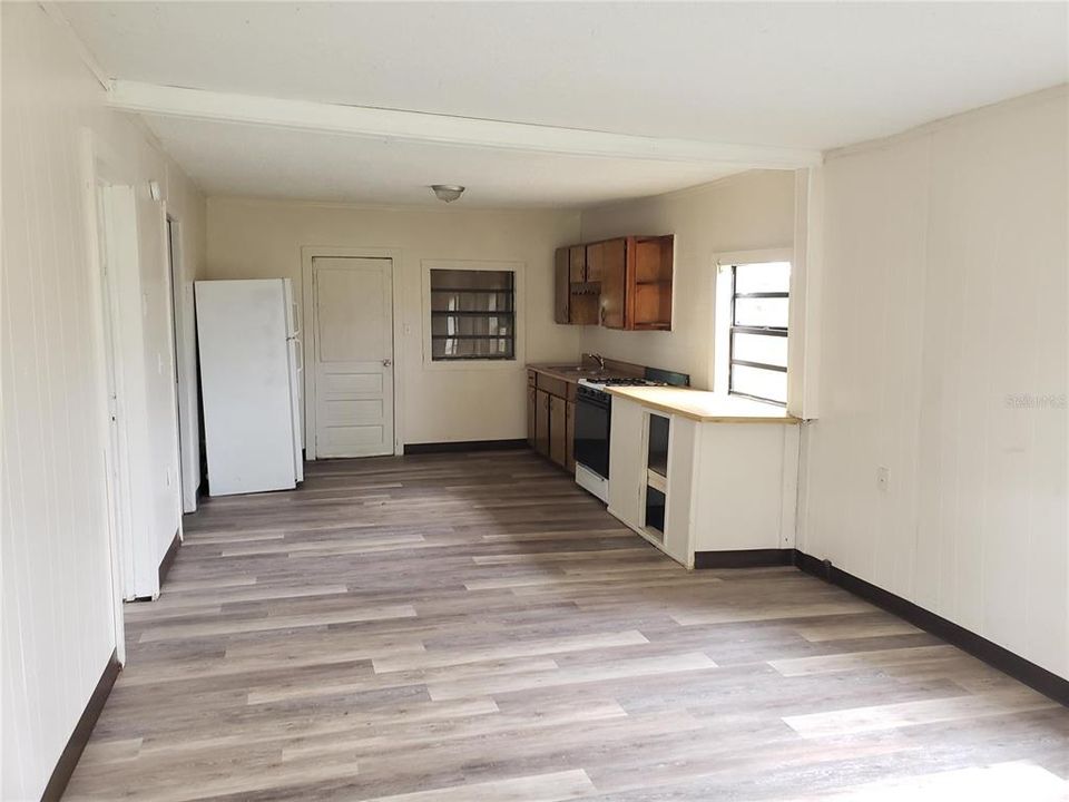 For Rent: $1,100 (2 beds, 1 baths, 756 Square Feet)