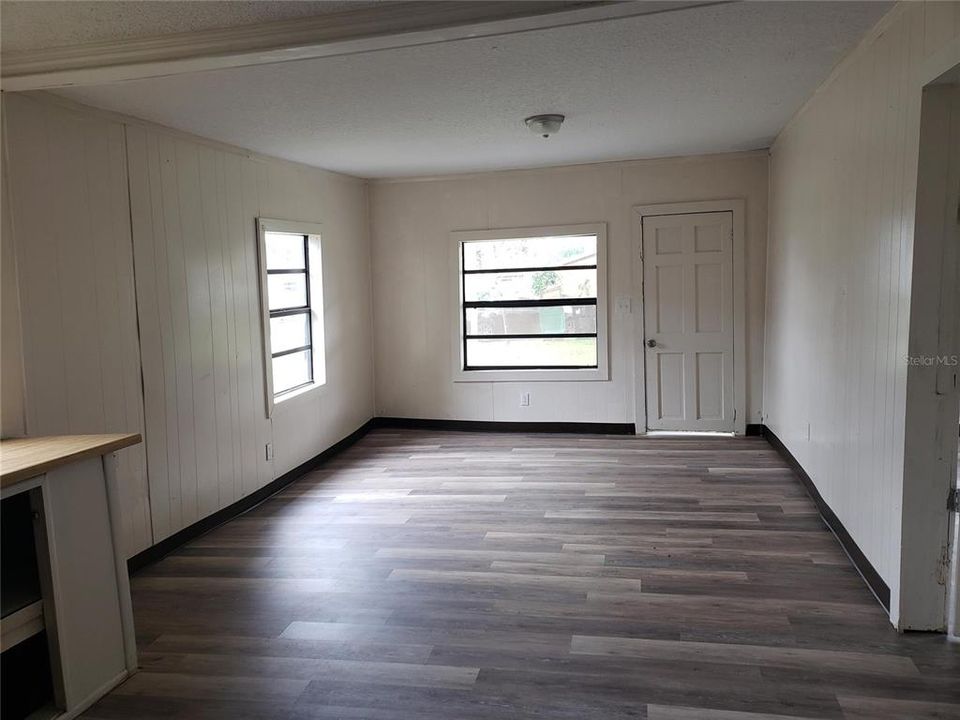 For Rent: $1,100 (2 beds, 1 baths, 756 Square Feet)