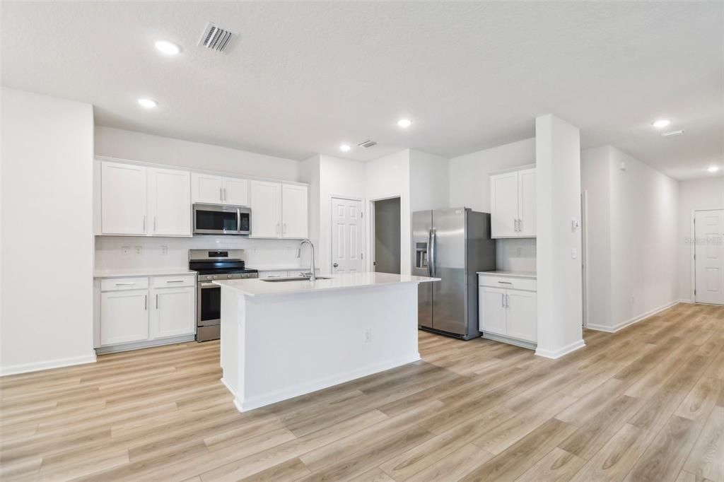 For Sale: $372,000 (3 beds, 2 baths, 1800 Square Feet)