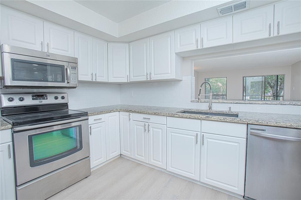 For Sale: $255,000 (2 beds, 2 baths, 1341 Square Feet)