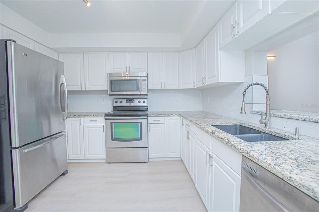 For Sale: $255,000 (2 beds, 2 baths, 1341 Square Feet)